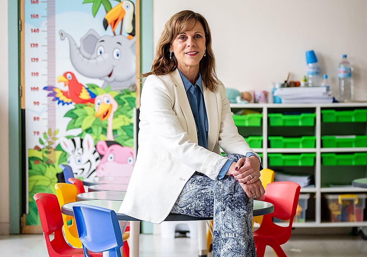 Maite Marín, en una de las aulas de Infantil de Mas Camarena, donde es directora.