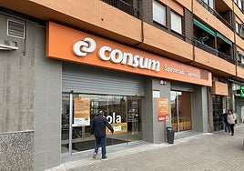 Tienda de Consum en la Torre, tras su reapertura después de la dana.