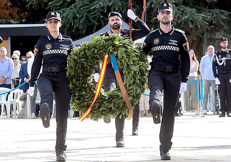 Un momento del homenaje a los caídos.