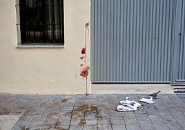 Restos de sangre en el lugar en el que fue acuchillado el menor.