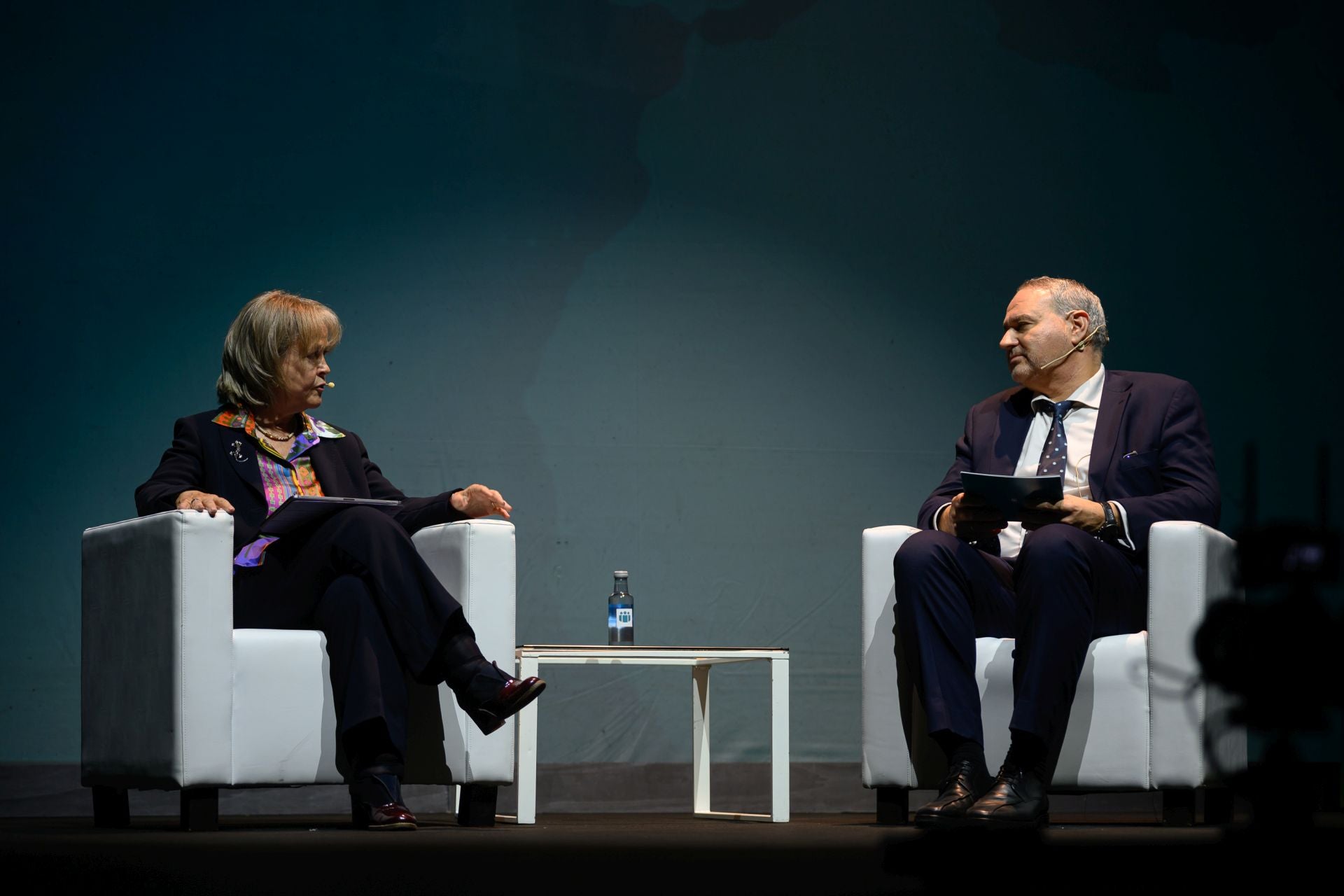 La consejera delegada de Dacsa Group, Araceli Císcar, entrevistada por Jesús García, de Cajamar.