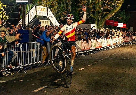 El valenciano Felipe Orts, ganador de la Nacht van Woerden.