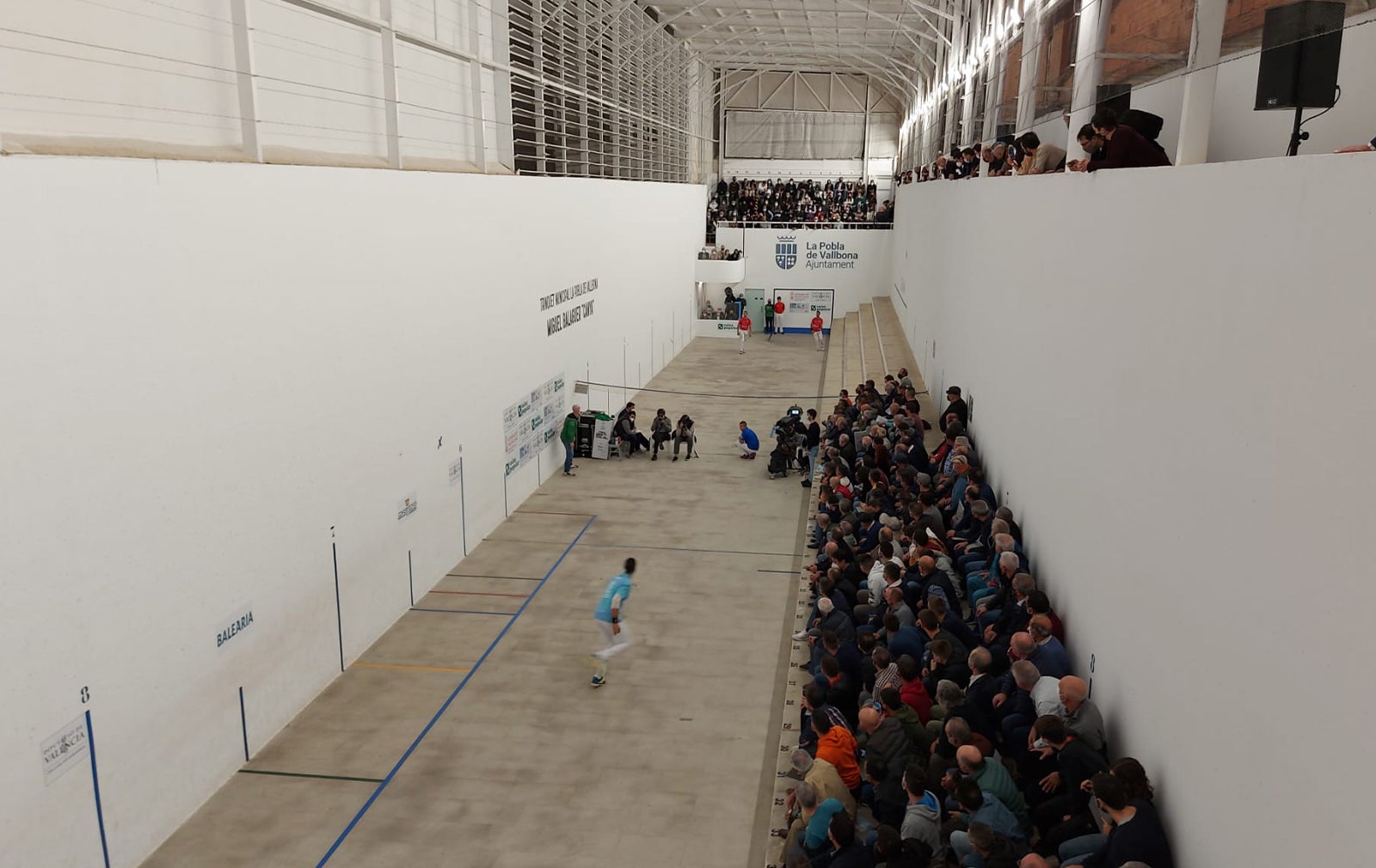 Imagen de archivo de una partida en el trinquet de la Pobla de Vallbona.
