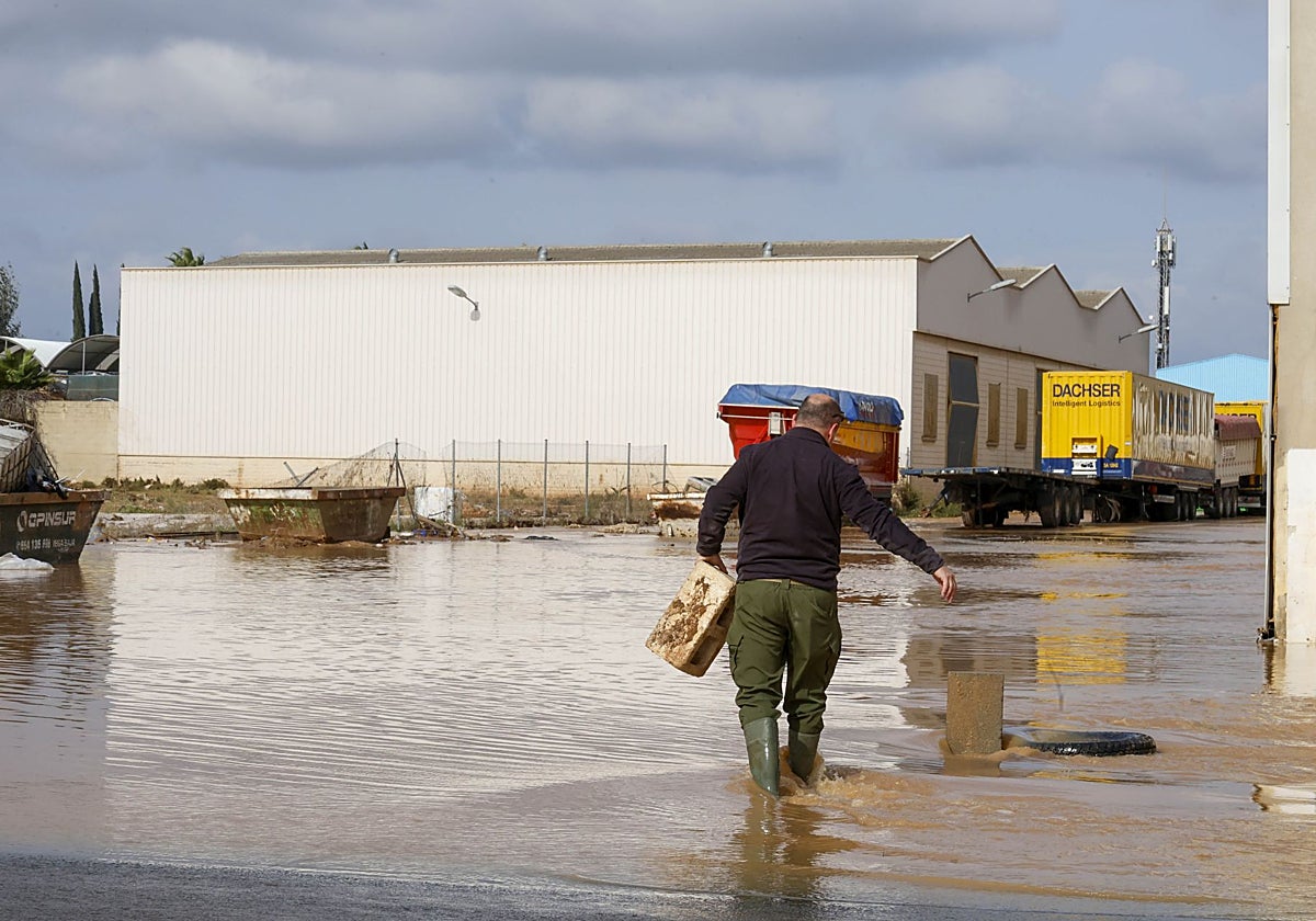 Una empresa de Aldaia dañada por la dana, en noviembre de 2024.