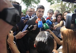 Mazón hace declaraciones este viernes en Alicante.