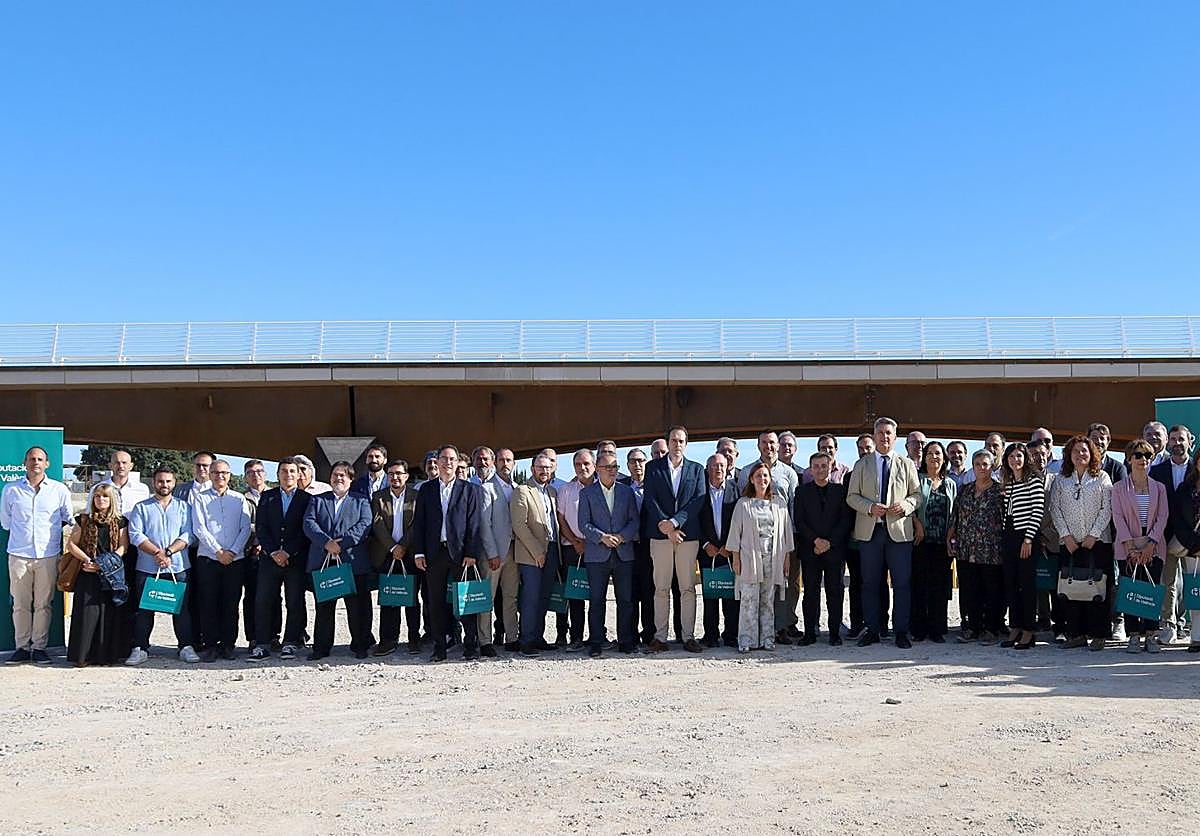 Algunos de los participantes del acto celebrado este viernes en Cheste.