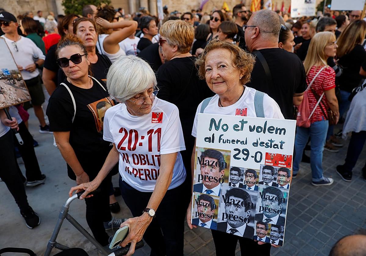 Fotos de la manifestación en recuerdo de las víctimas de la dana en el primer aniversario
