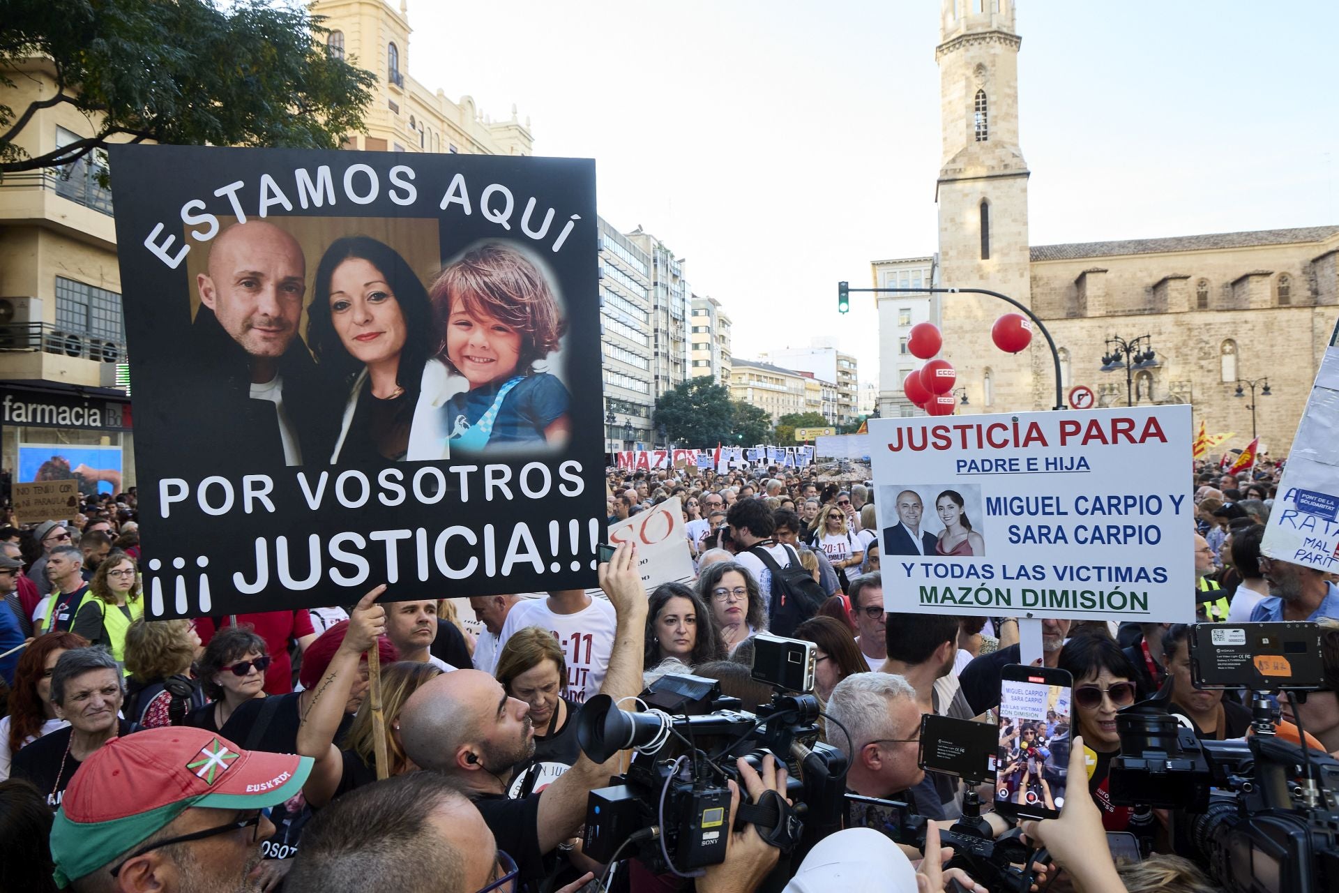 Fotos de la manifestación en recuerdo de las víctimas de la dana en el primer aniversario