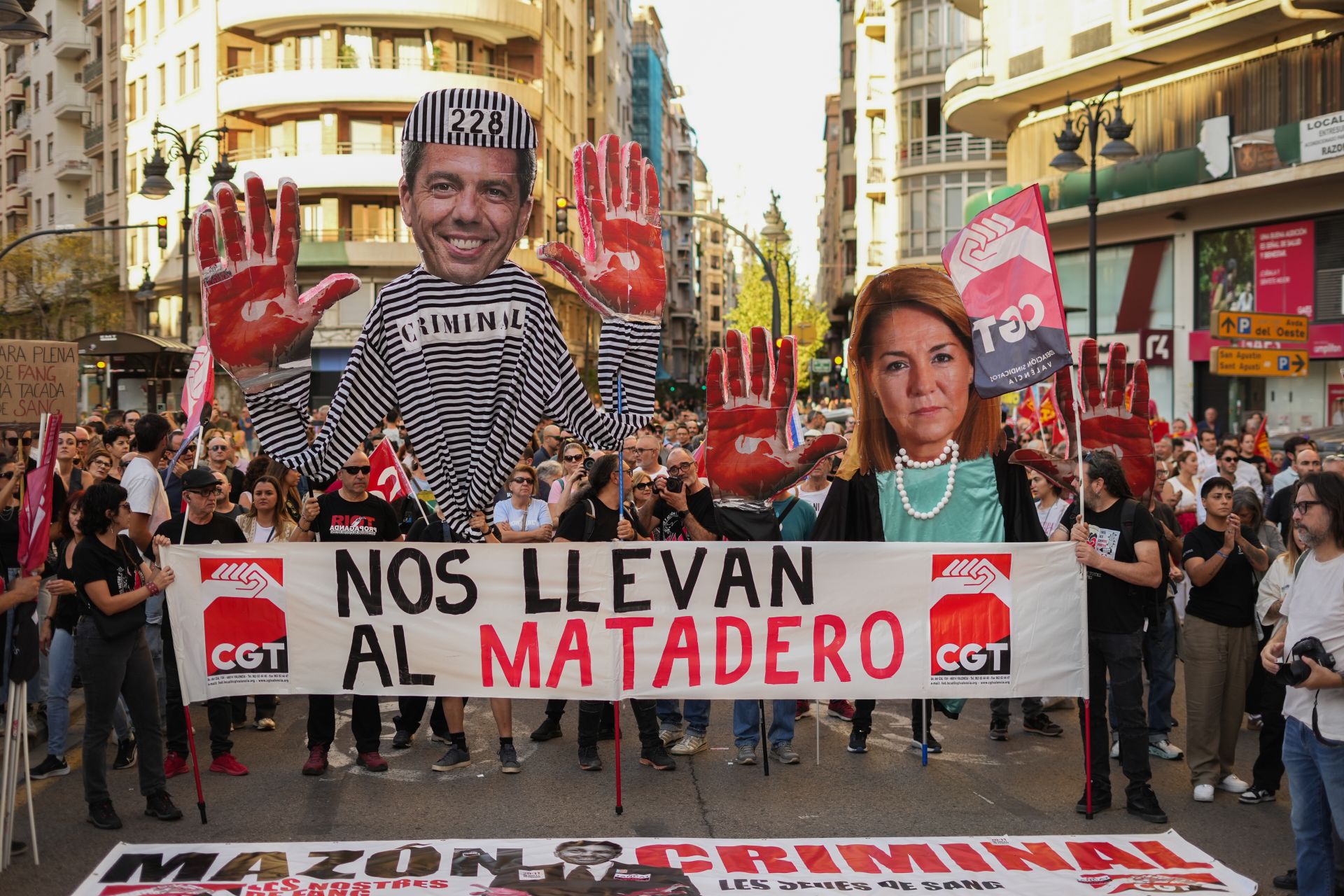 Fotos de la manifestación en recuerdo de las víctimas de la dana en el primer aniversario