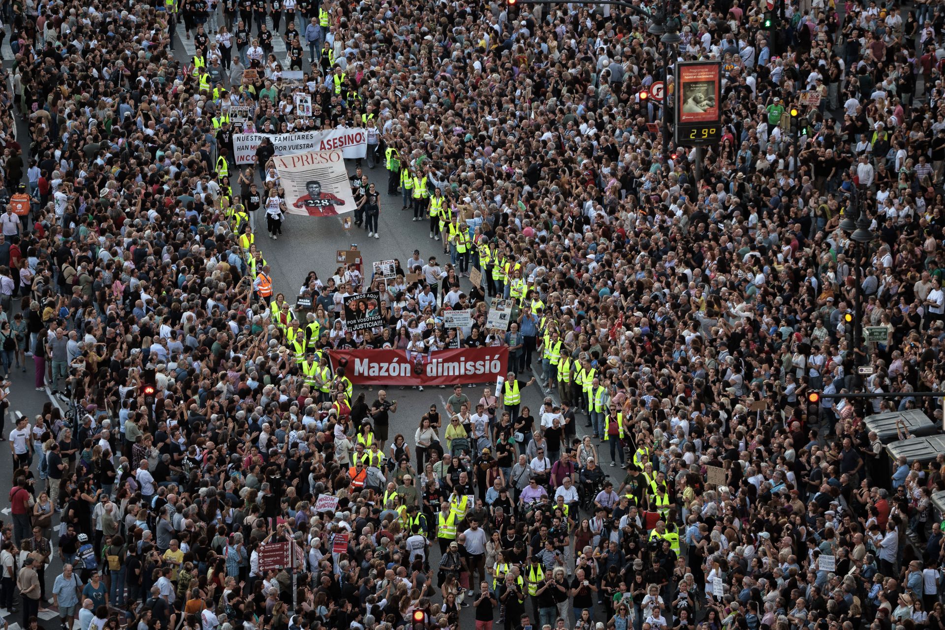 Fotos de la manifestación en recuerdo de las víctimas de la dana en el primer aniversario