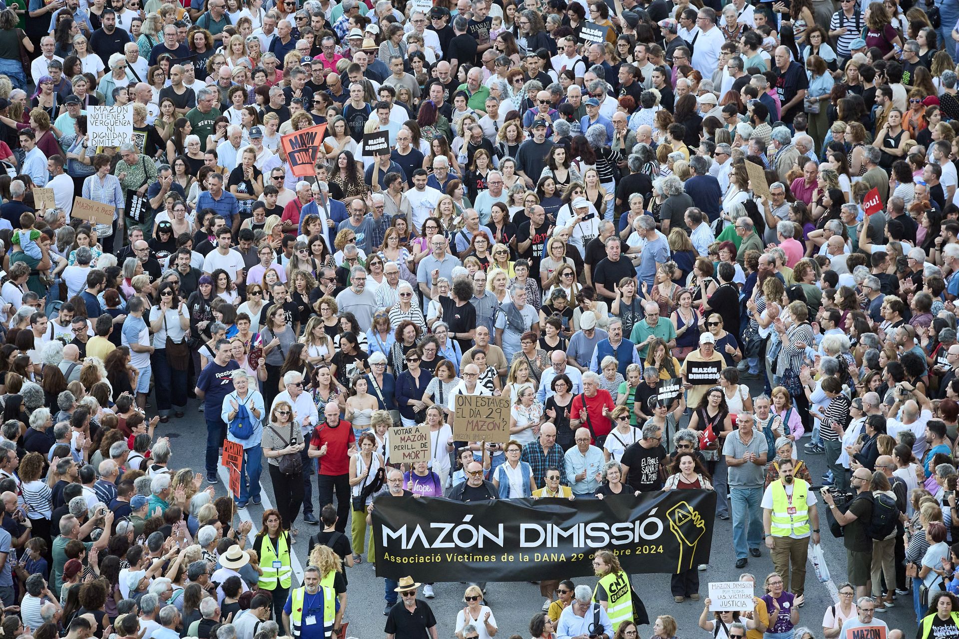 Fotos de la manifestación en recuerdo de las víctimas de la dana en el primer aniversario