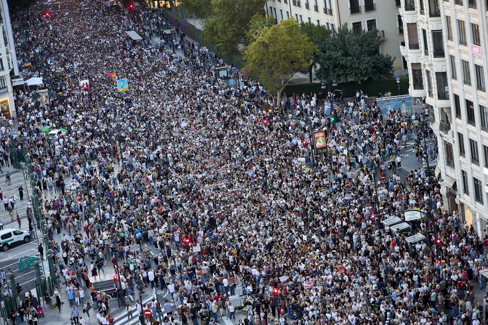 Fotos de la manifestación en recuerdo de las víctimas de la dana en el primer aniversario