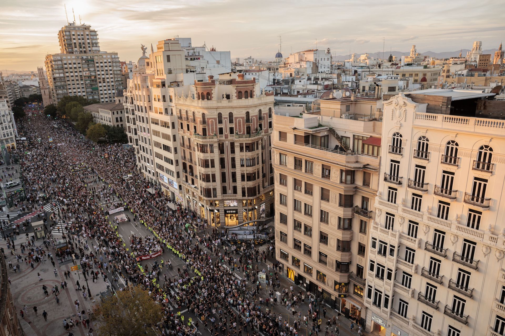 Fotos de la manifestación en recuerdo de las víctimas de la dana en el primer aniversario
