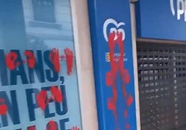 Pintadas en la sede del PP.