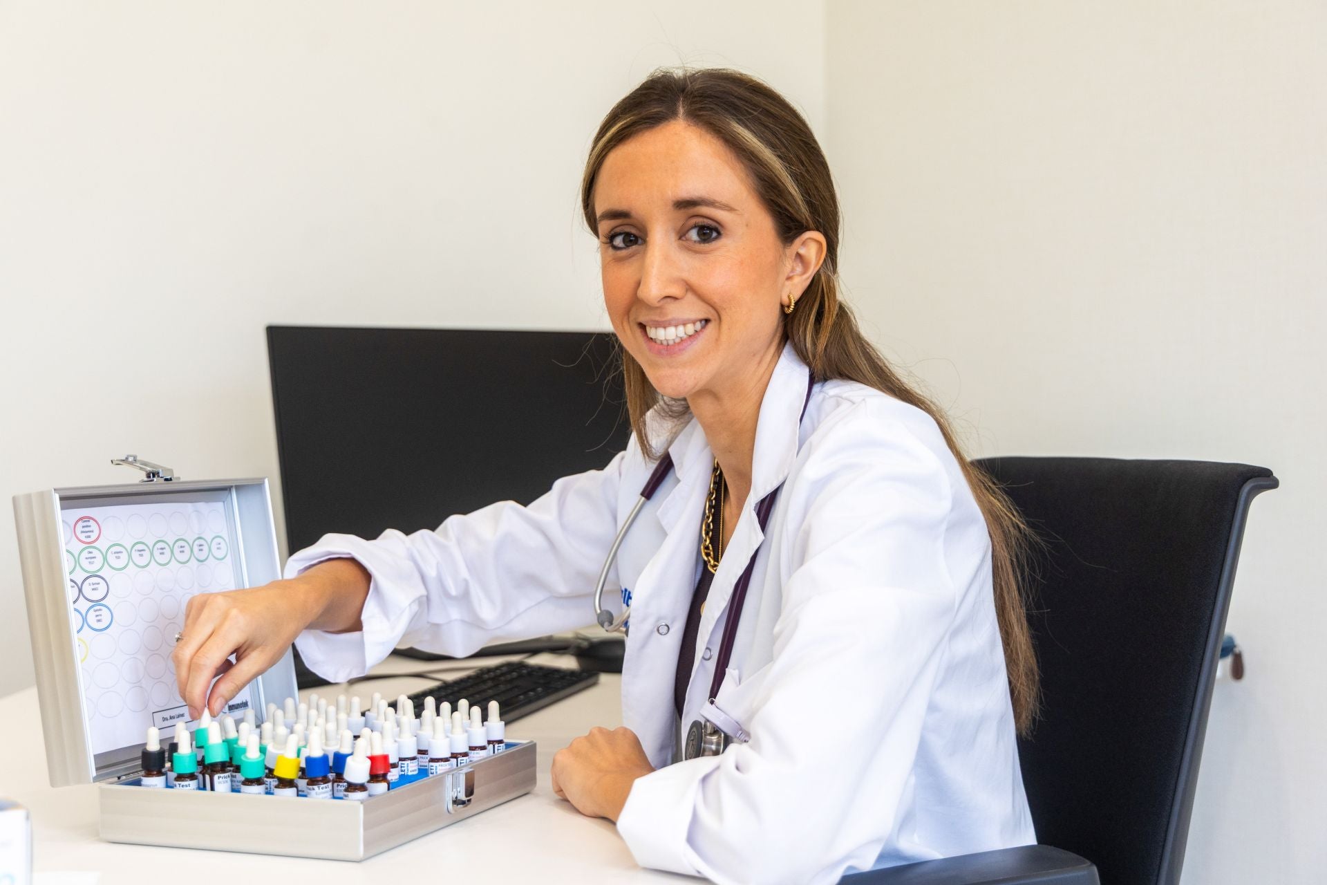 Láinez, con los reactivos que sirven para detectar las alergias más comunes.