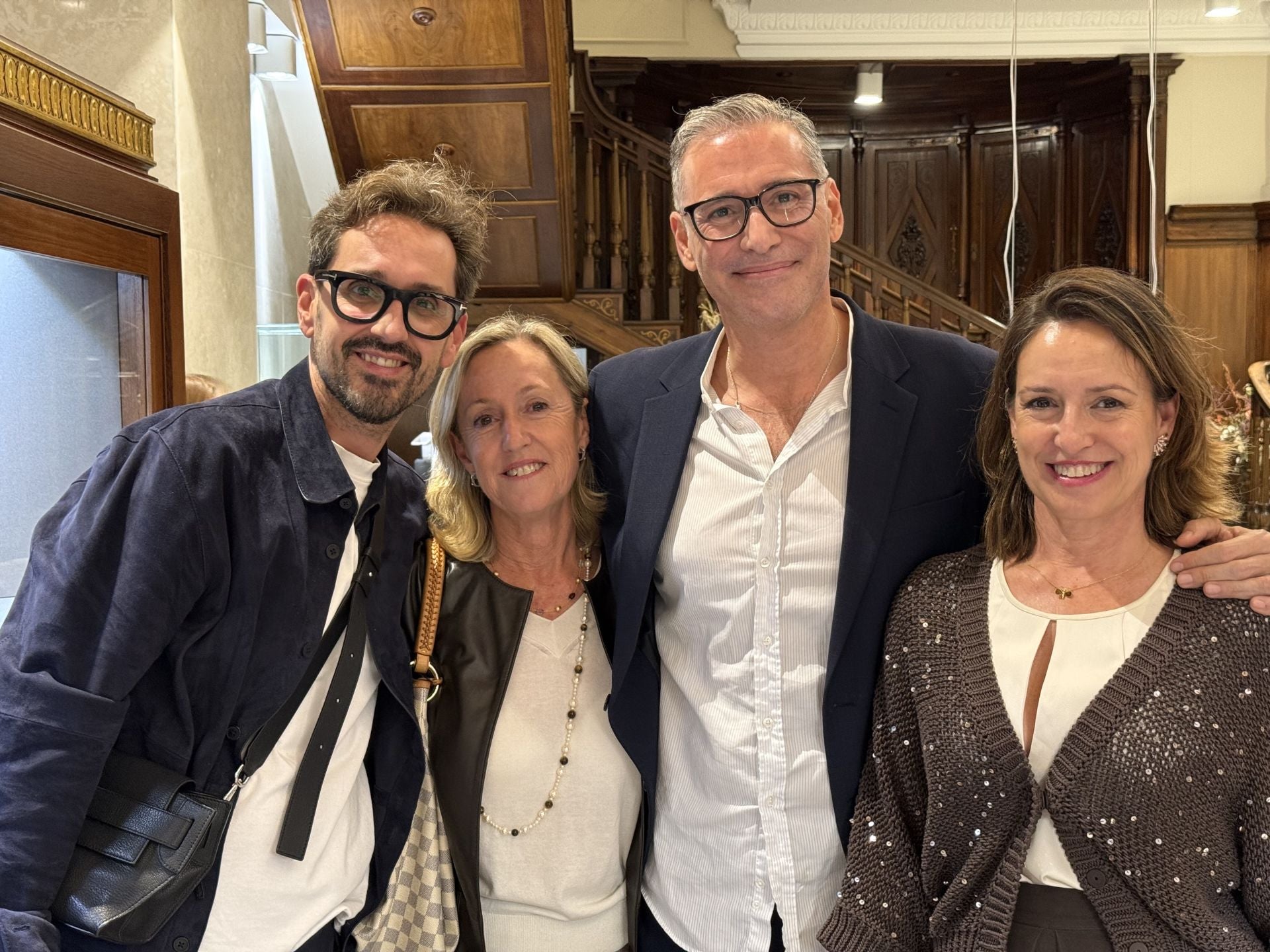 Álex Jordán y su pareja, Max Rese, también quisieron estar junto a la familia Torres.