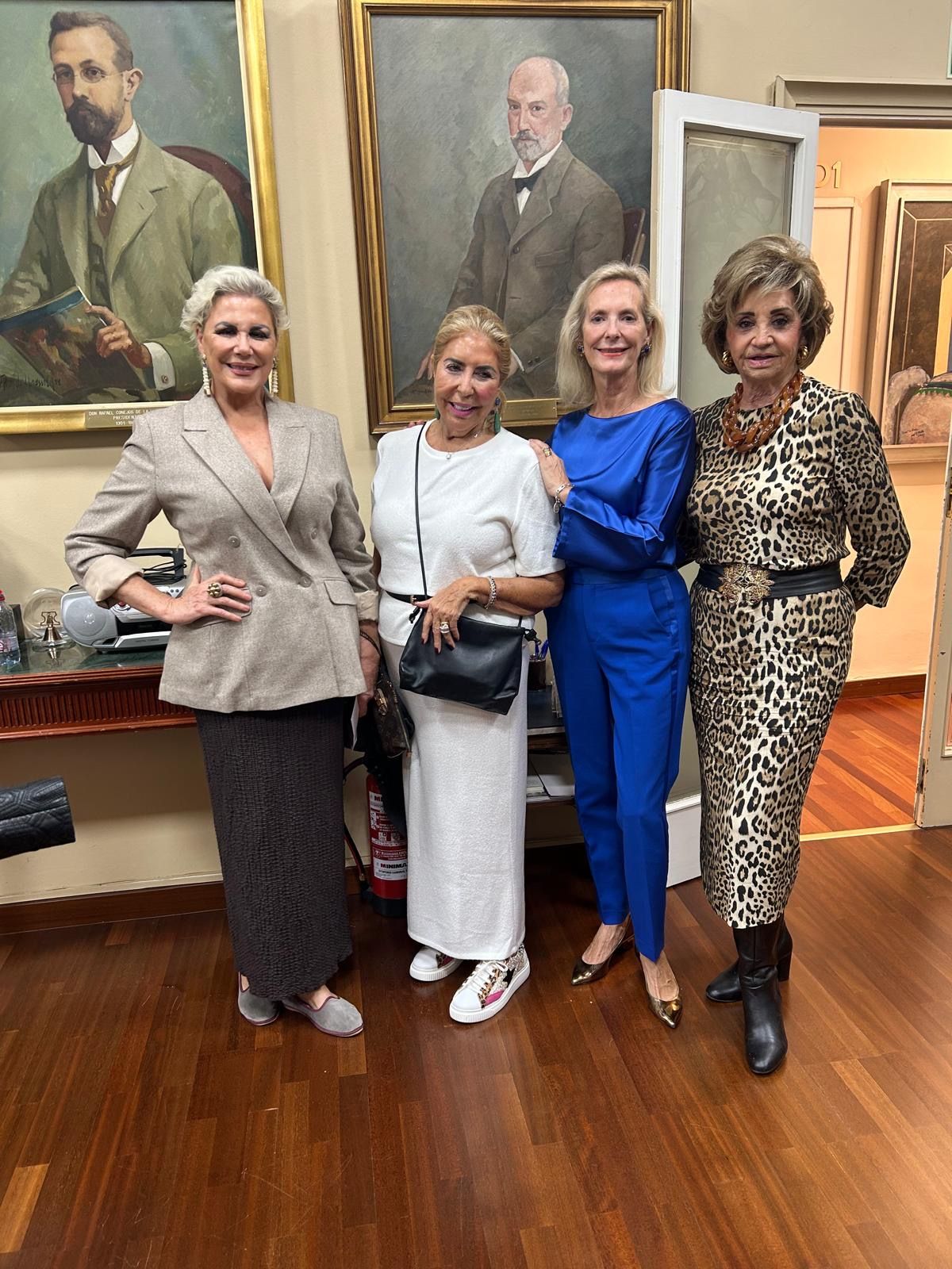 Laura Fitera, María José García Padilla, Paz Olmos y Amparo Lacomba en la conferencia de la Orden del Querer Saber.