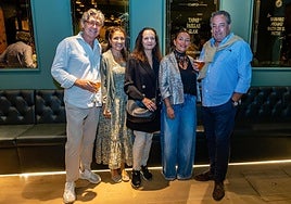 Mario Comín, Teresa Badia, Irina Manglano, María García de la Riva y Javi Ferrer.