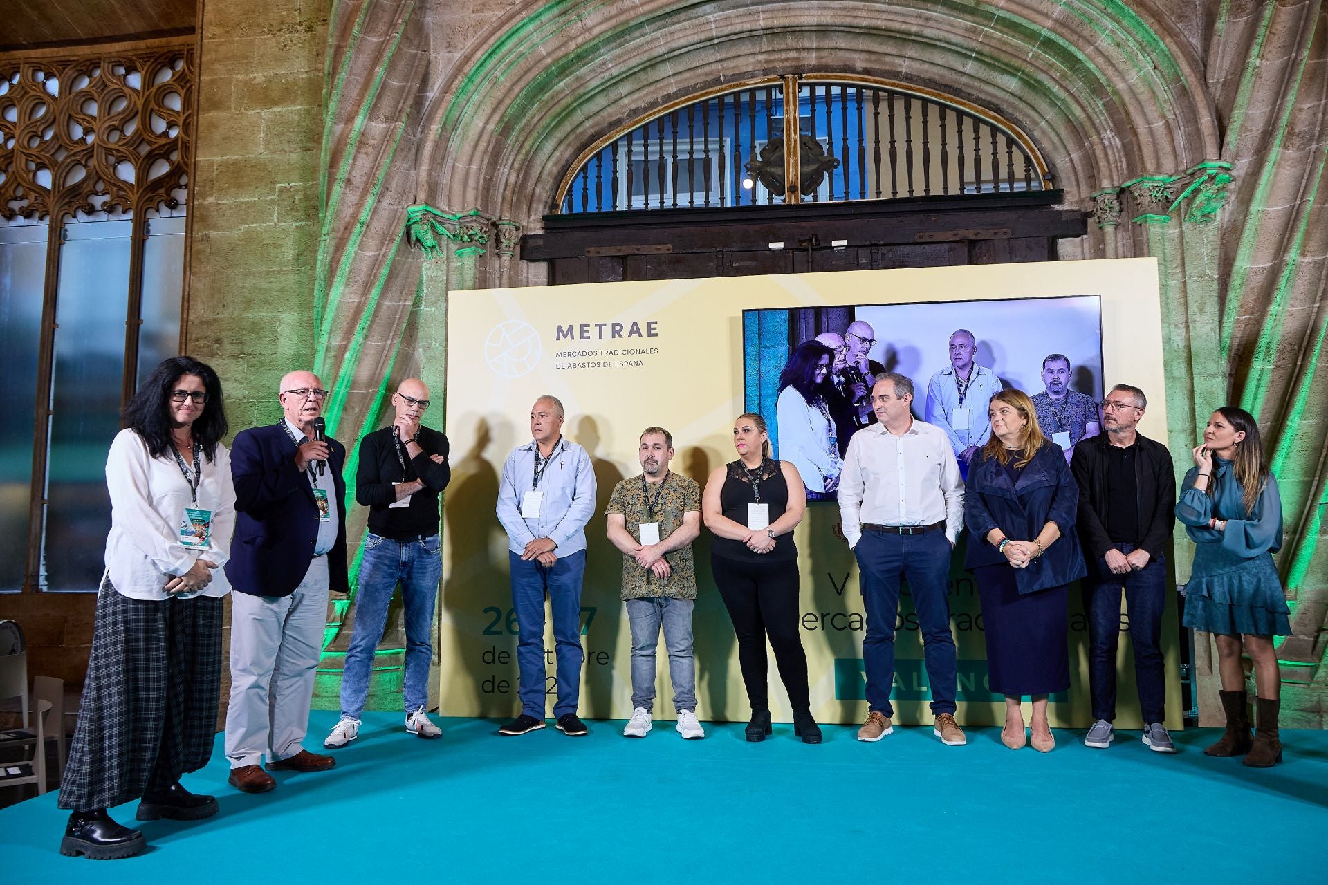 FOTOS | Homenaje al valor de los mercados tradicionales de la dana