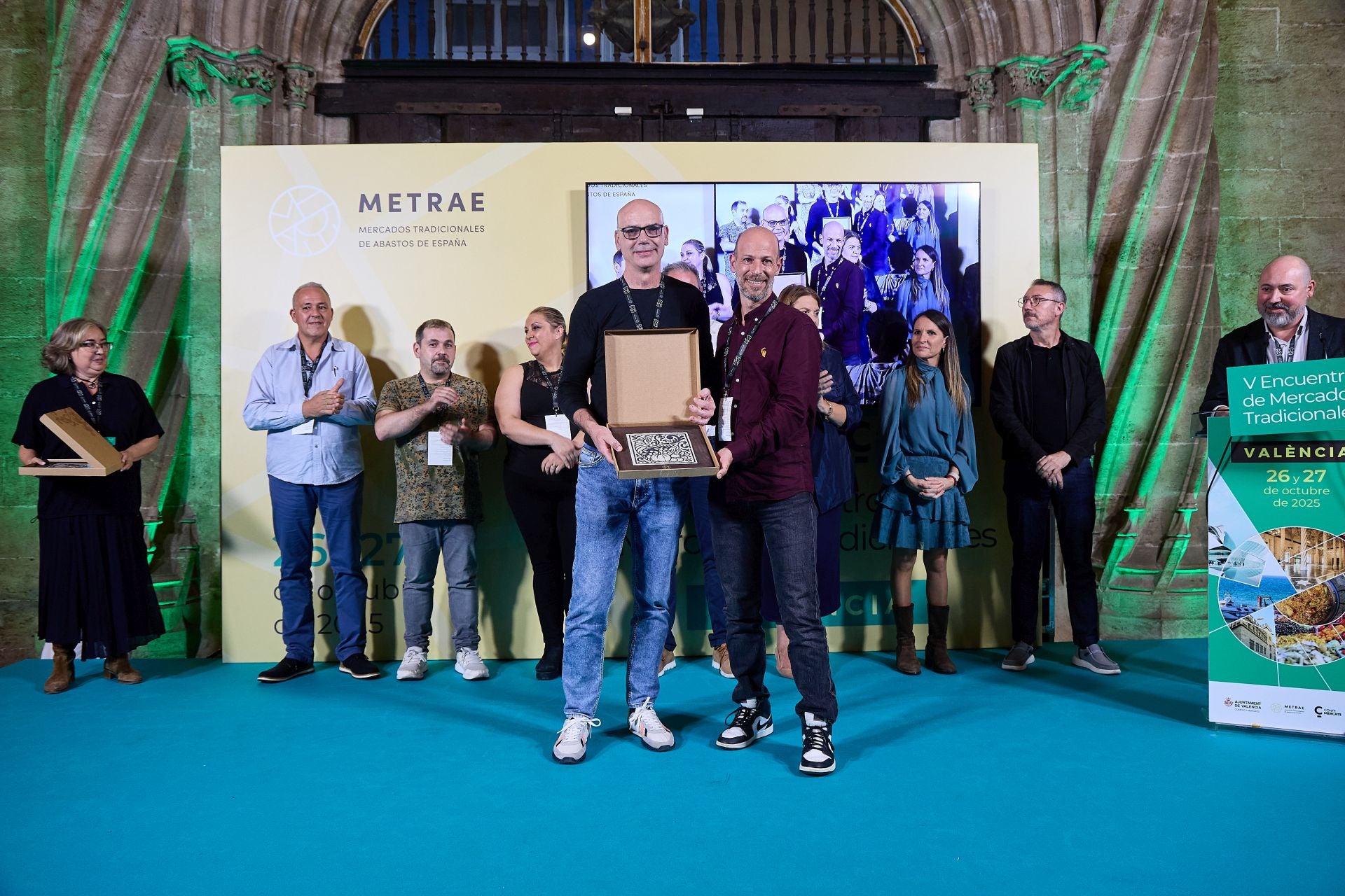FOTOS | Homenaje al valor de los mercados tradicionales de la dana