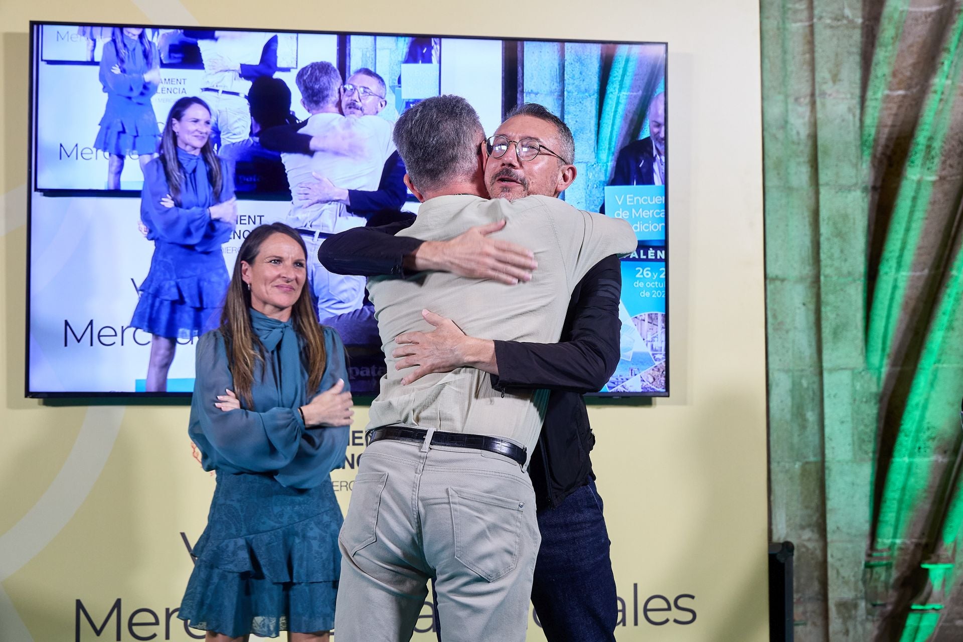 FOTOS | Homenaje al valor de los mercados tradicionales de la dana
