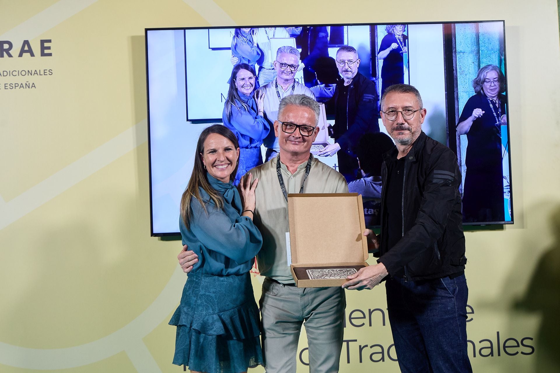 FOTOS | Homenaje al valor de los mercados tradicionales de la dana