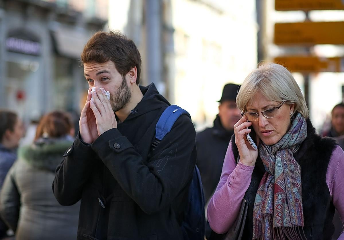 Imagen de archivo de una jornada de bajas temperaturas, cuando se suele producir un pico de contagios.