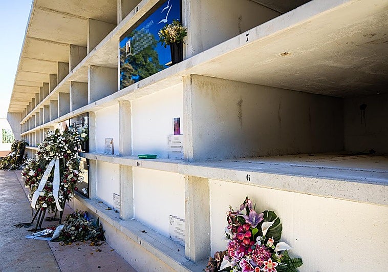 Nichos afectados por el mal olor.