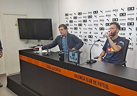 Carlos Corberán, en la sala de prensa de la ciudad deportiva este mediodía.