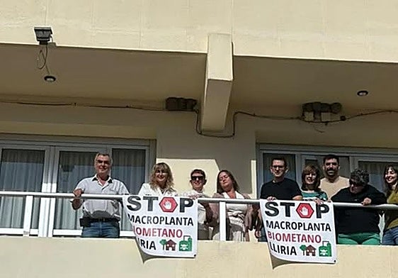 Pancartas de rechazo contra la planta de Llíria.