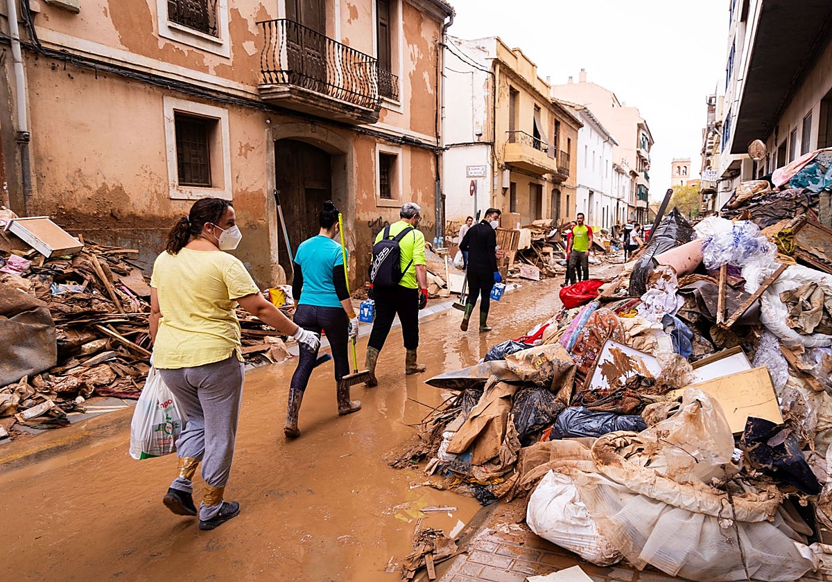 Una calle de la localidad de Aldaia dos días después de la dana.