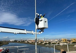 Instalación de cámaras en la desembocadura del nuevo cauce del Turia.