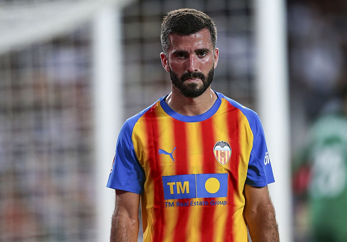 Gayà, tras ser sustituido en el partido entre el Valencia y Villarreal.