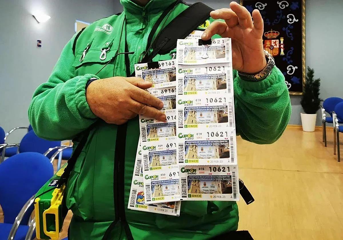 Un vendedor de la ONCE en una imagen de archivo.