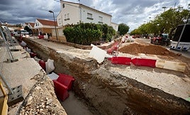 Trabajos de reconstrucción de la dana en el barrio de La Fuente en Utiel.