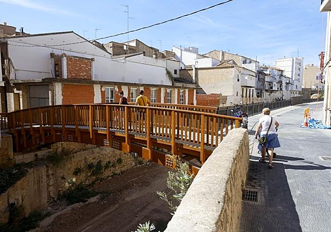 Nueva pasarela peatonal sobre el barranco de Chiva.