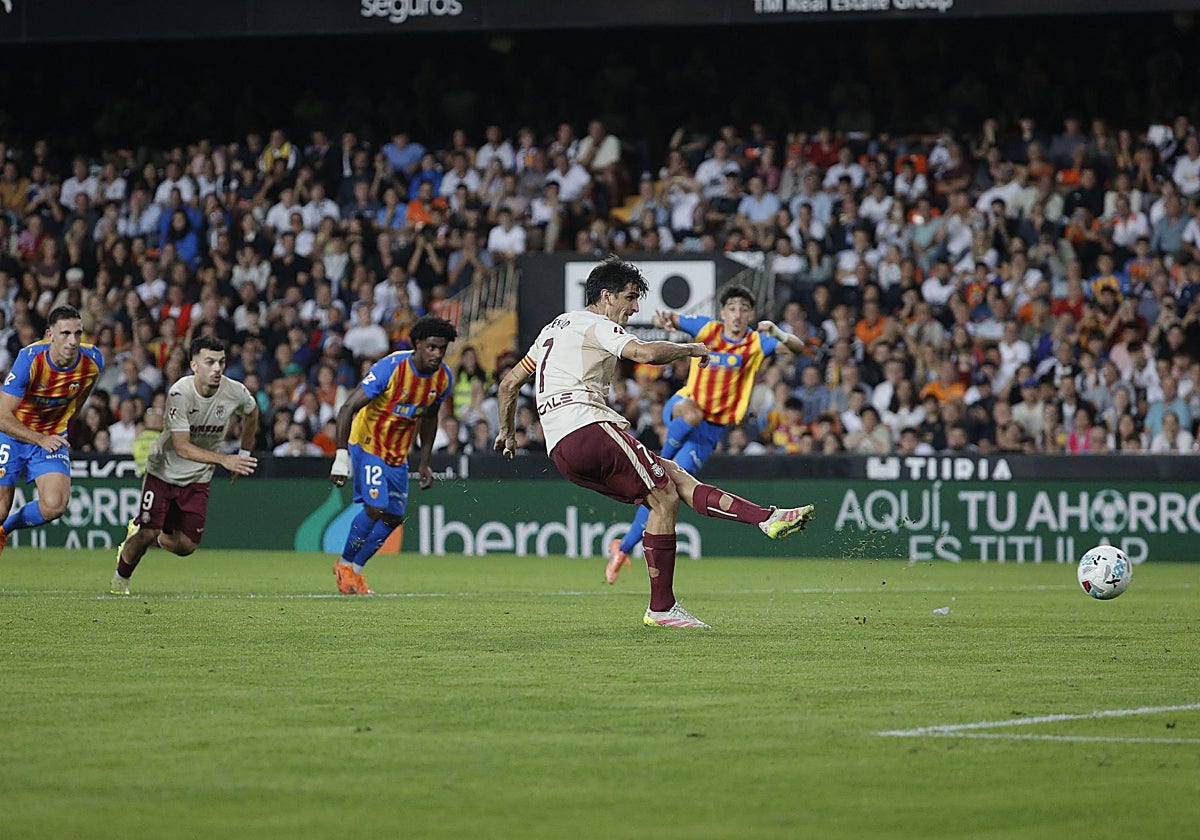 Gerard Moreno convirtió el penalti que él mismo provocó.