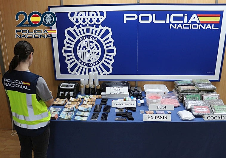 Droga, dinero y armas intervenidas al detenido en Patraix.