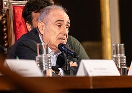 El alto cargo de la CHJ Teodoro Estrela, en la jornada de expertos de la UV por el aniversario de la dana.