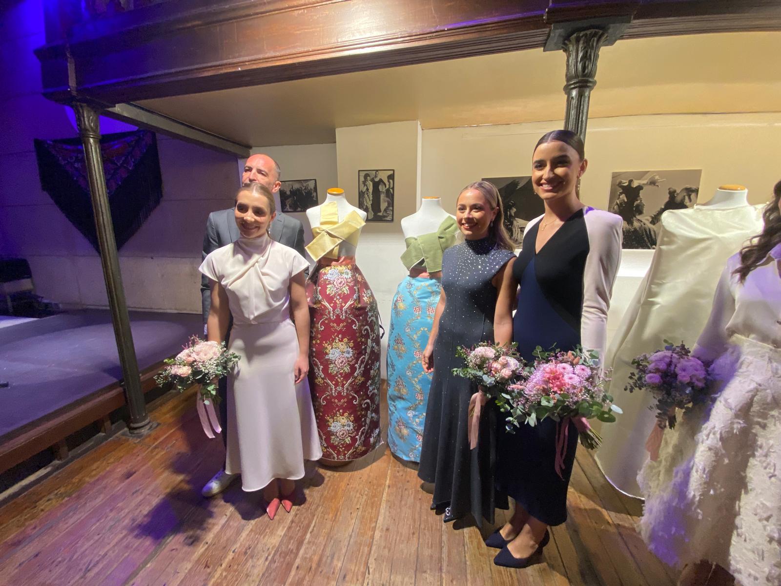 FOTOS | Así son las telas de los trajes de la corte de honor de Carmen Prades, fallera mayor de Valencia 2026