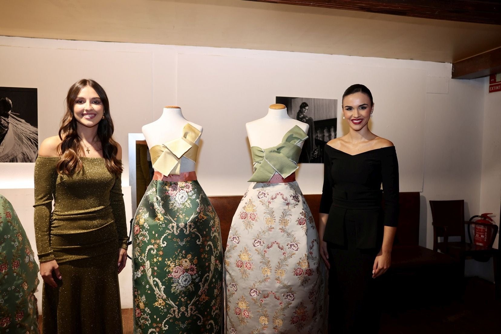 FOTOS | Así son las telas de los trajes de la corte de honor de Carmen Prades, fallera mayor de Valencia 2026