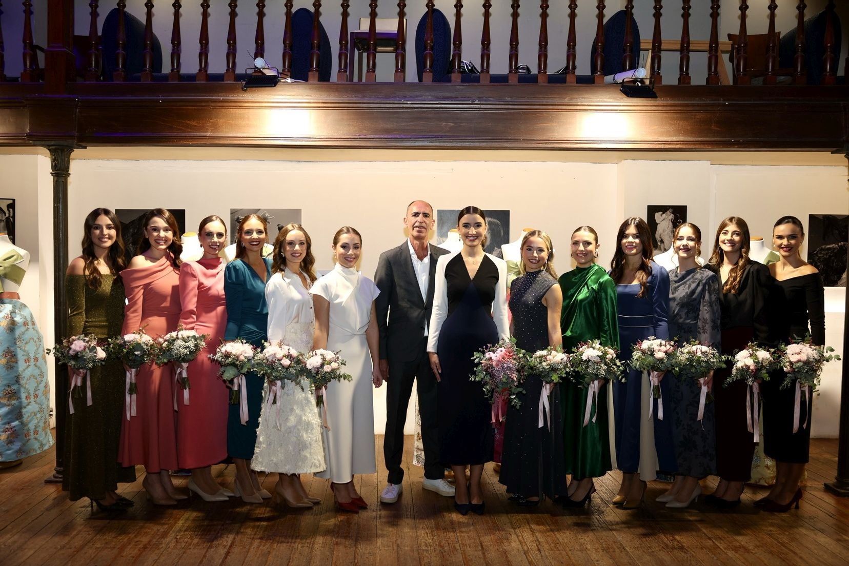 FOTOS | Así son las telas de los trajes de la corte de honor de Carmen Prades, fallera mayor de Valencia 2026