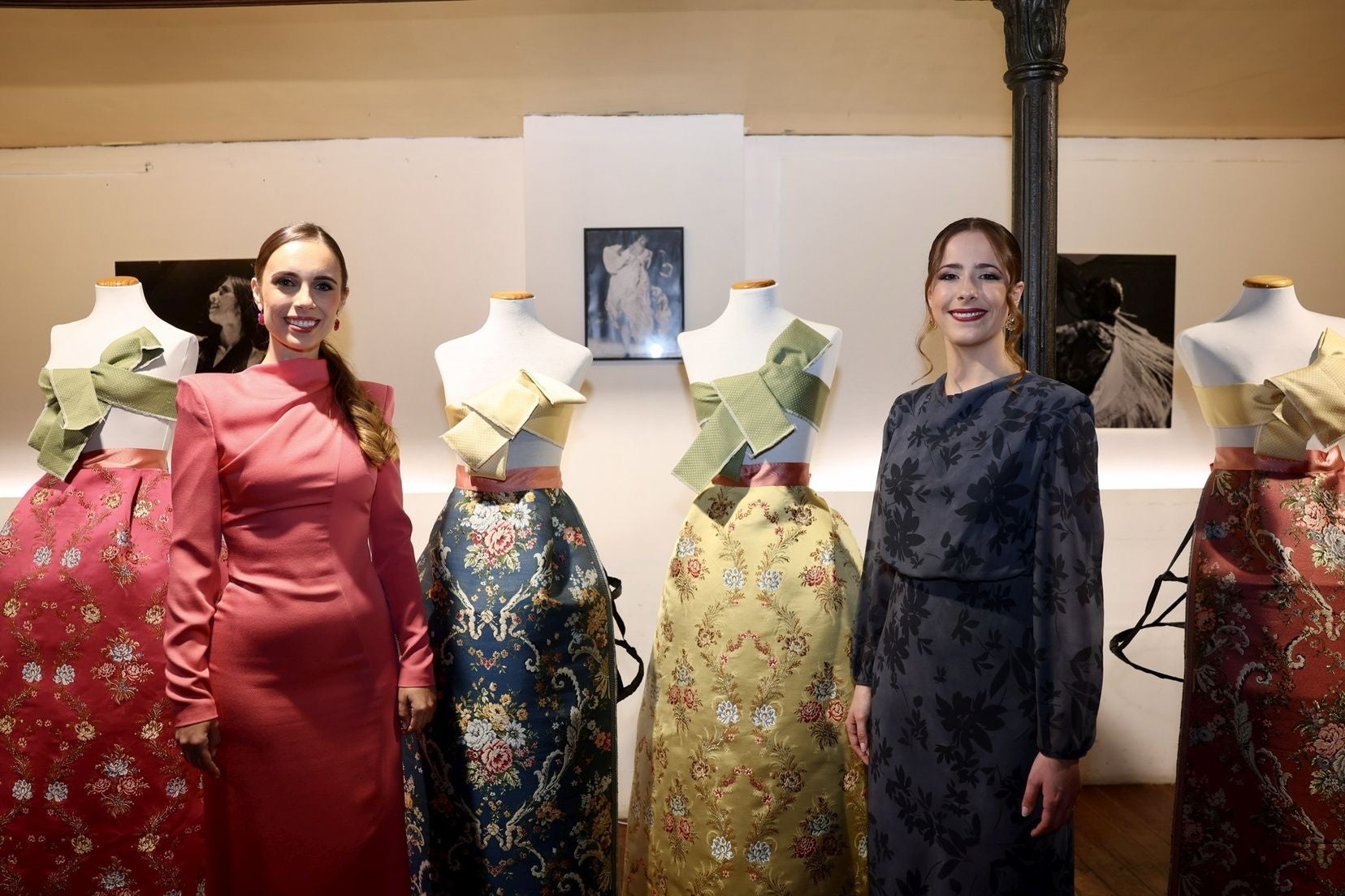 FOTOS | Así son las telas de los trajes de la corte de honor de Carmen Prades, fallera mayor de Valencia 2026