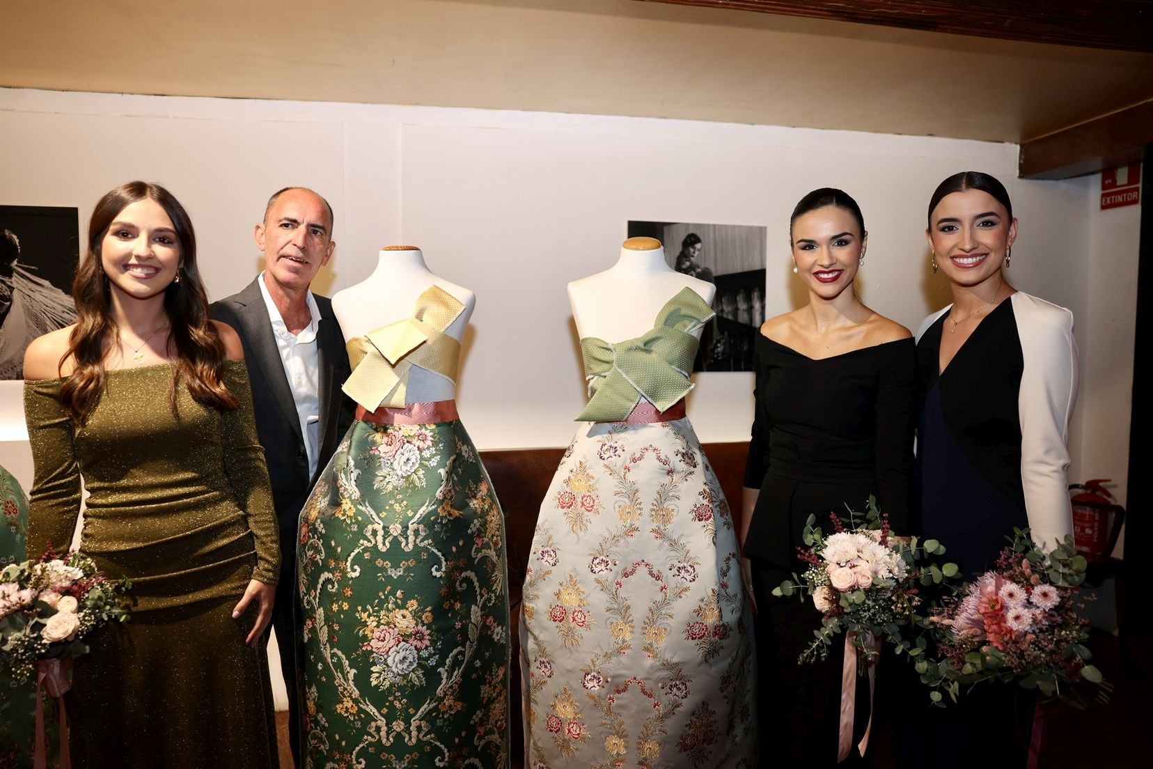 FOTOS | Así son las telas de los trajes de la corte de honor de Carmen Prades, fallera mayor de Valencia 2026