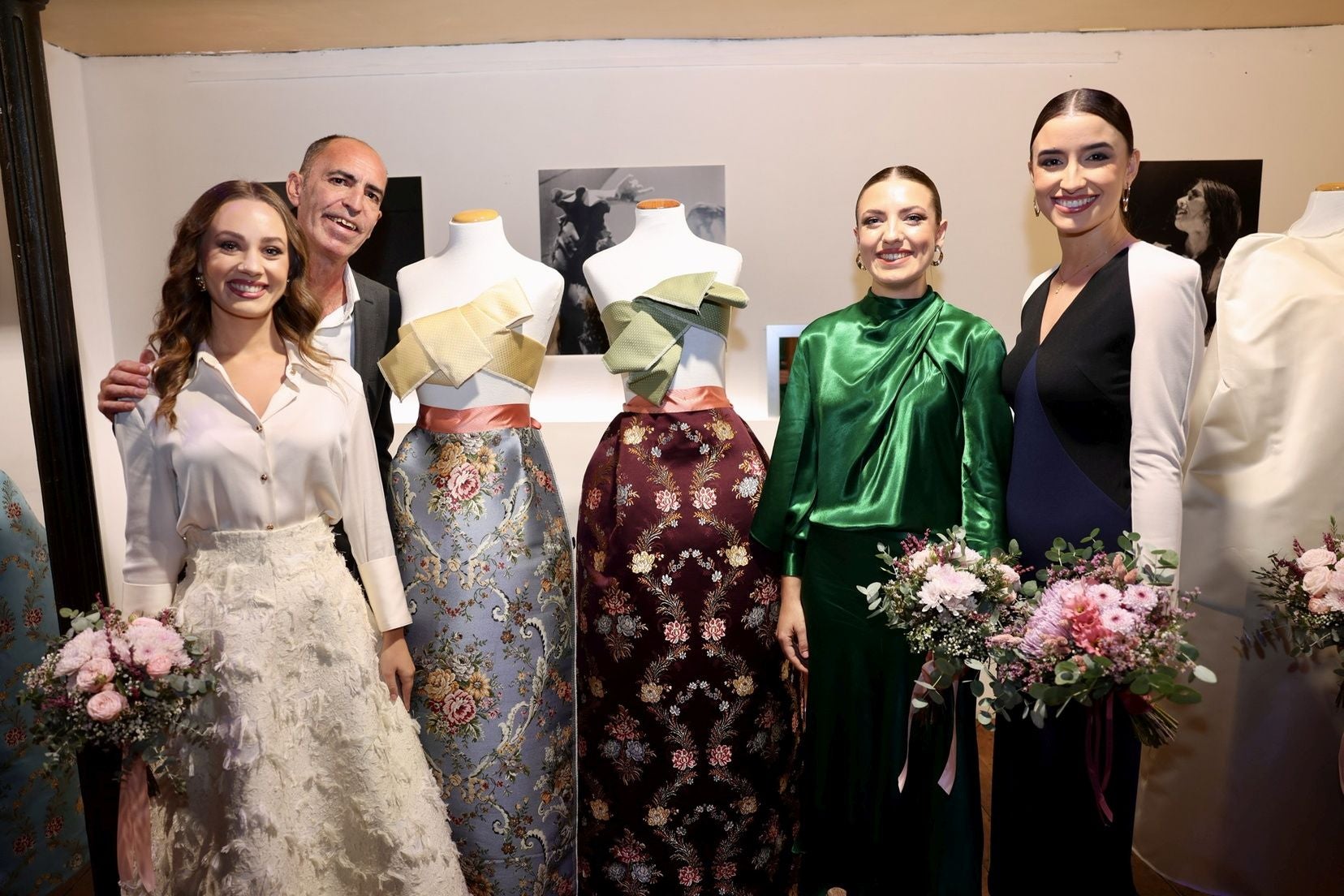 FOTOS | Así son las telas de los trajes de la corte de honor de Carmen Prades, fallera mayor de Valencia 2026