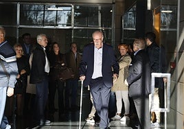 Del Bosque, a la salida del tanatorio