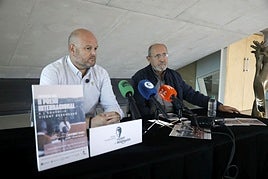 El alcalde de Teulada y el presidente de la Associació Premi a l'Educació Vicente Berenguer.