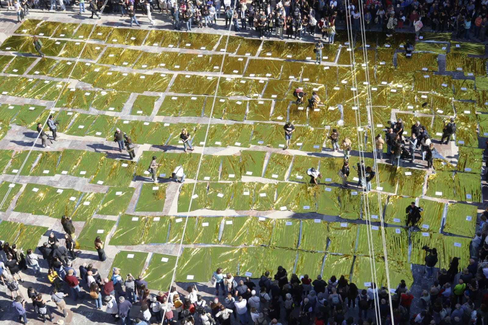 FOTOS | Mantas térmicas y desfile al Ventorro en protesta en el primer aniversario de la dana en Valencia