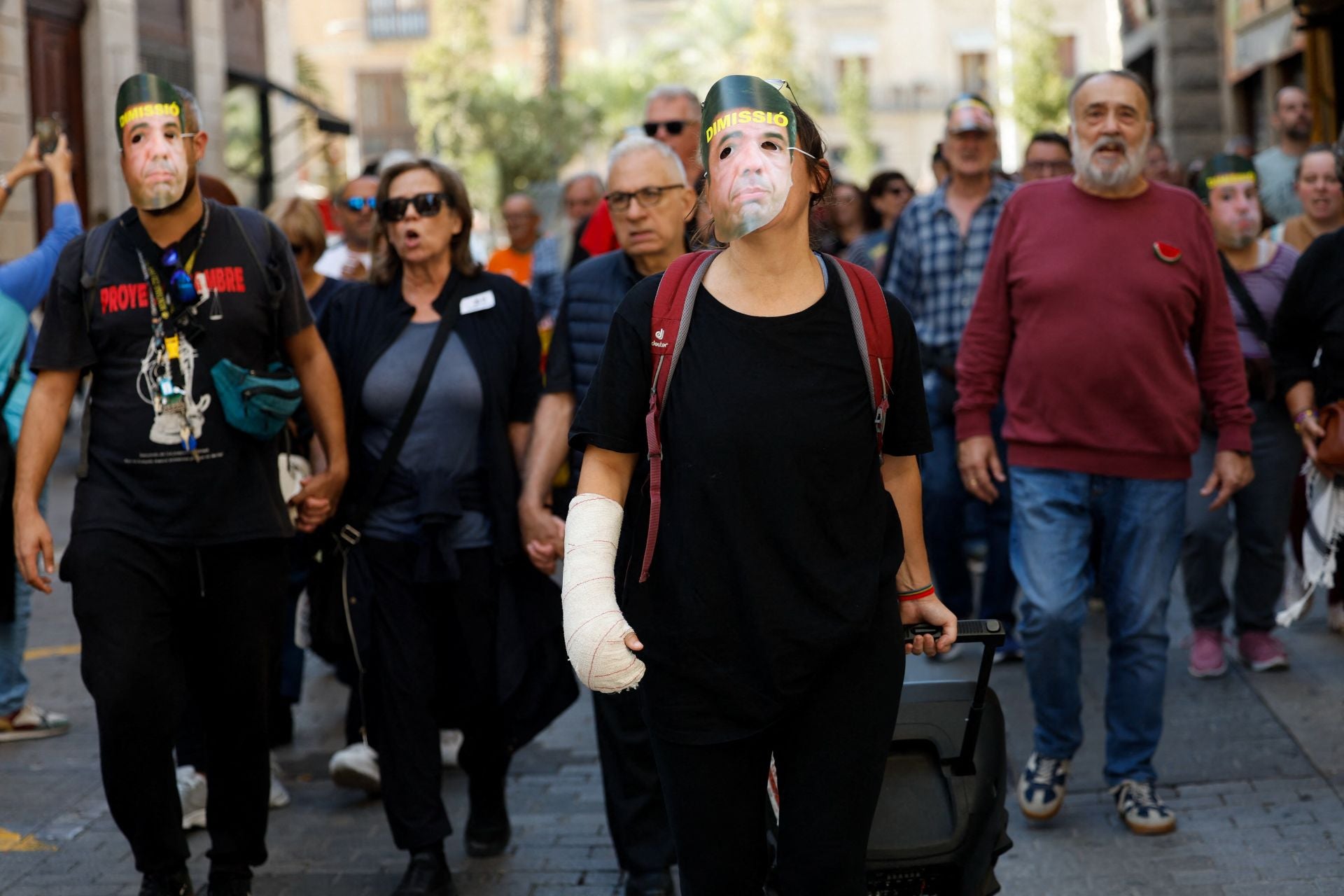 FOTOS | Mantas térmicas y desfile al Ventorro en protesta en el primer aniversario de la dana en Valencia