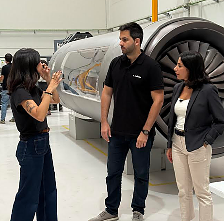 El CEO de Zeleros junto al Hyperloop conversa con la colegiada Rocío del Mar Pastor y con la influencer «Clau, quiero ser ingeniera»